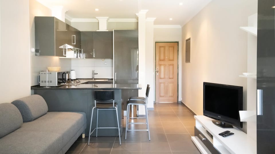 Communal lounge/ TV room, Living room, Seating area
