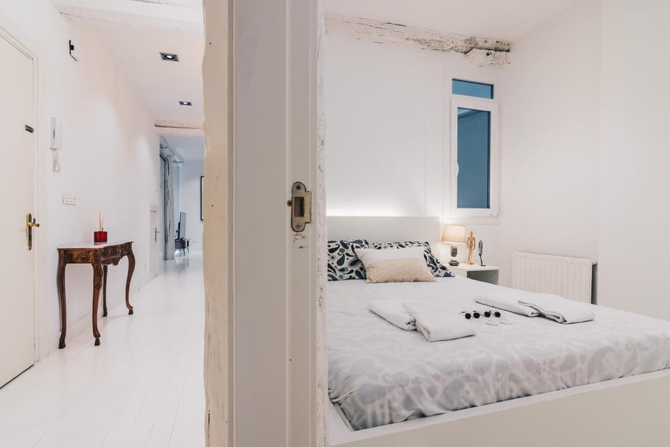 Facade/entrance, Photo of the whole room