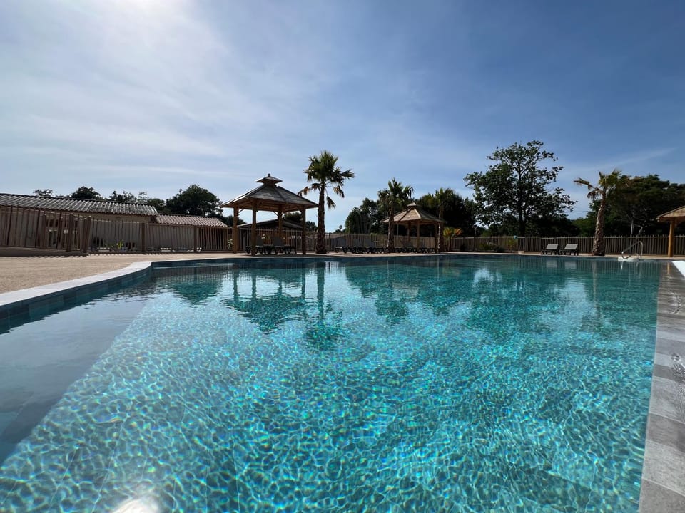 Solarium, Swimming pool