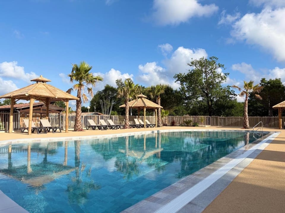 Solarium, Swimming pool, sunbed