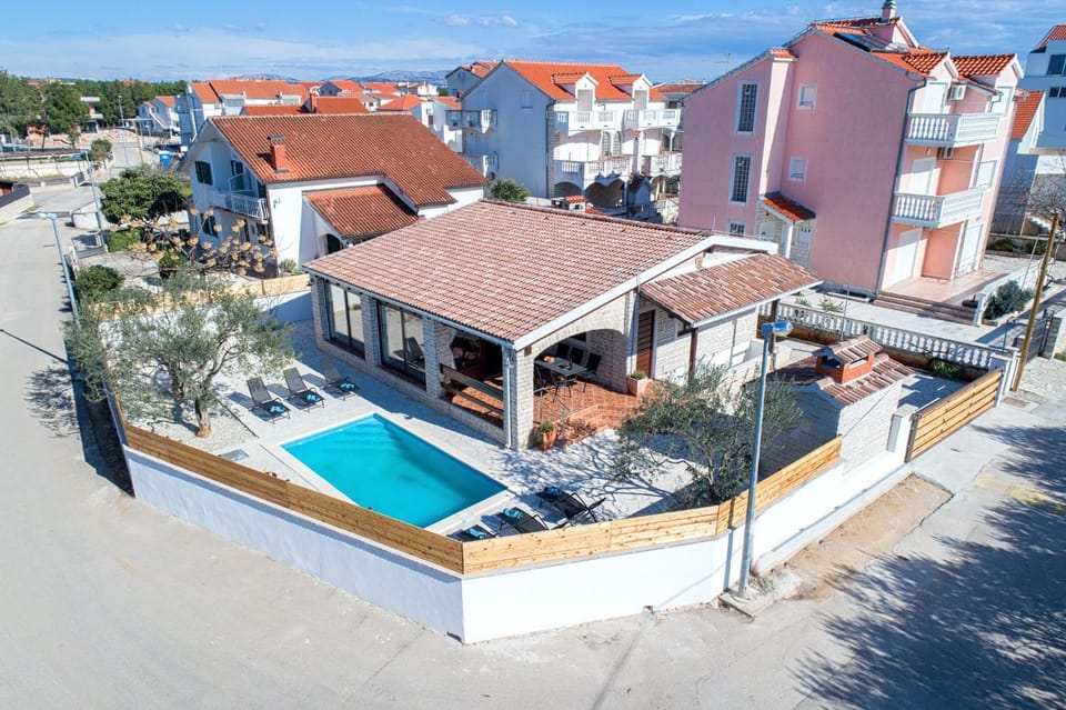 Property building, Street view