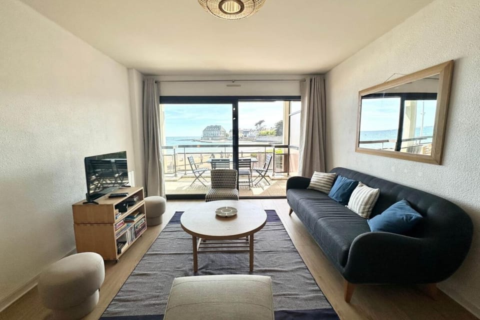 T3 Standing Vue Mer 180 Face Plage Apartment in Brittany