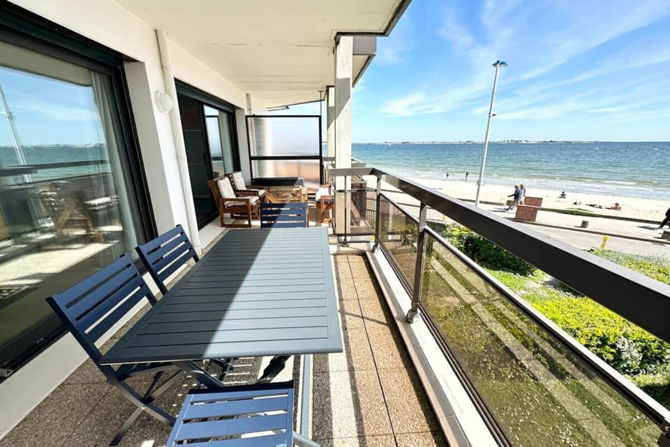 T3 Standing Vue Mer 180 Face Plage Apartment in Brittany