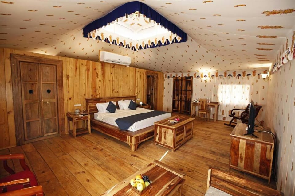 Bed, Living room, Bedroom
