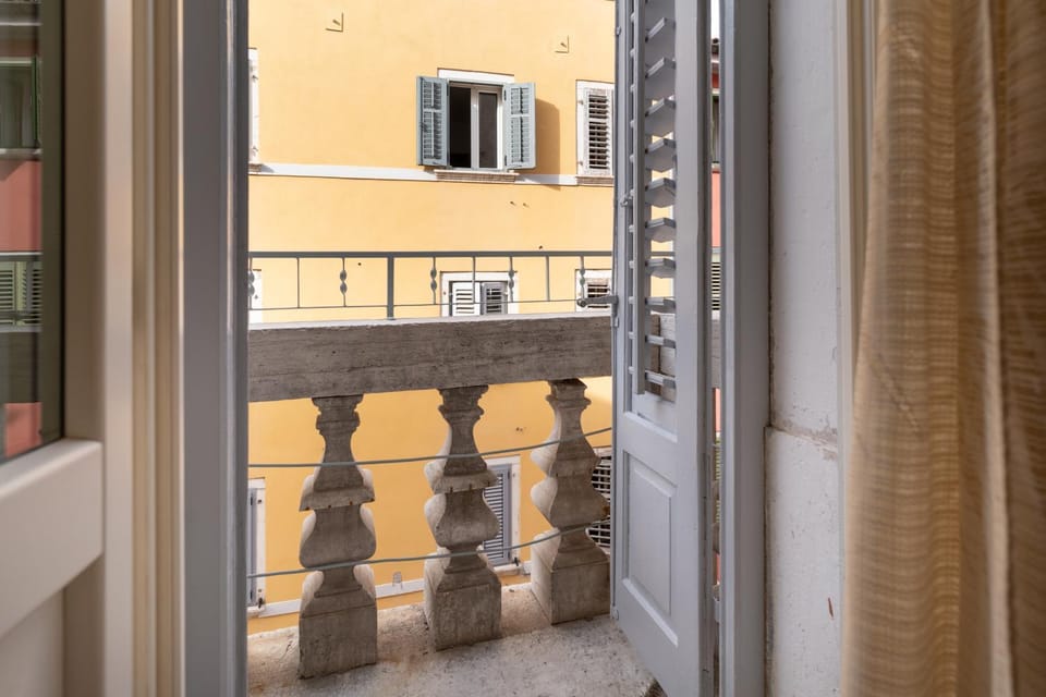 Nearby landmark, Balcony/Terrace