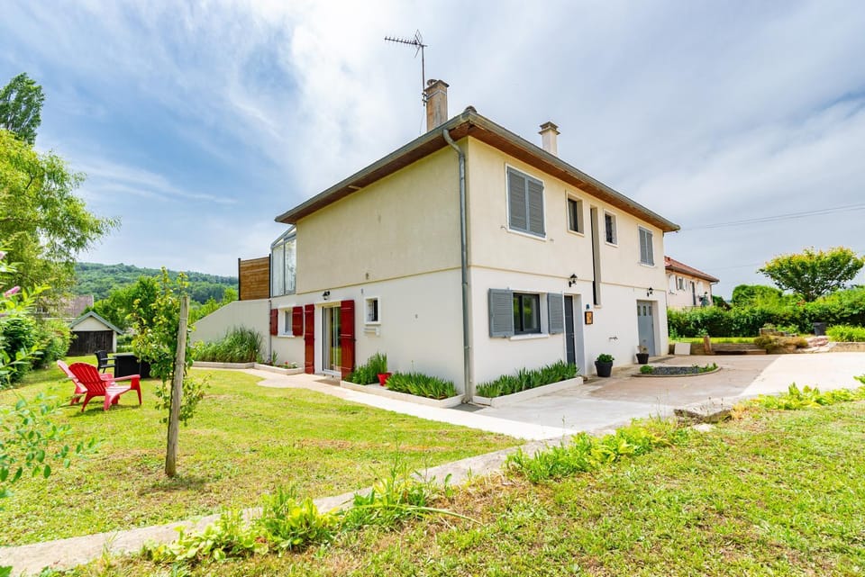 Property building, Garden, Parking