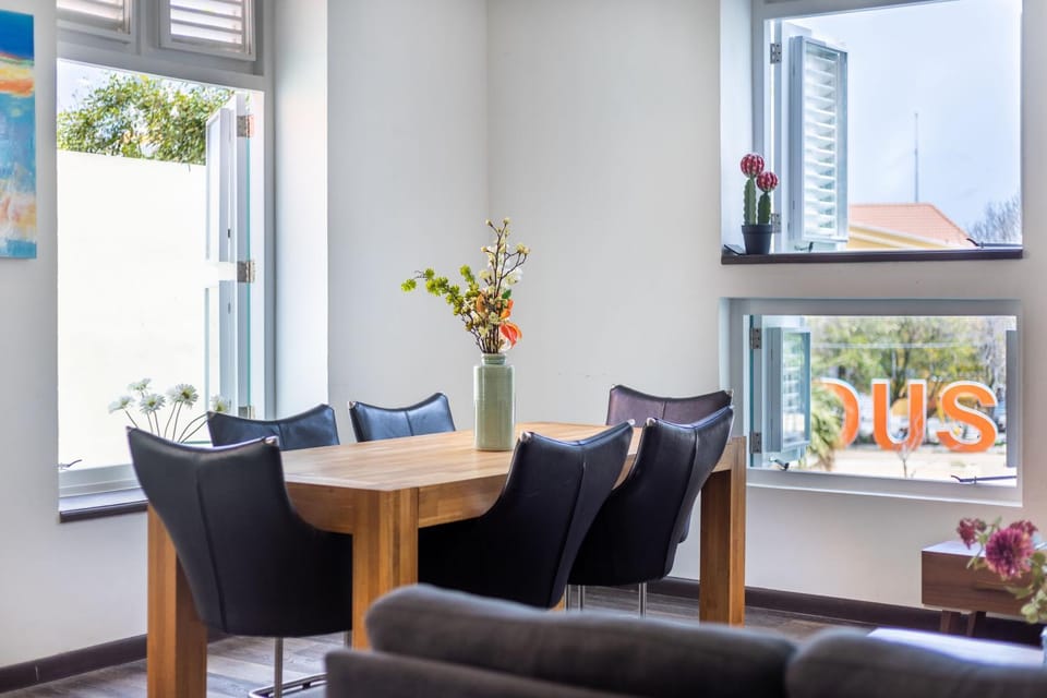 Dining area, Landmark view