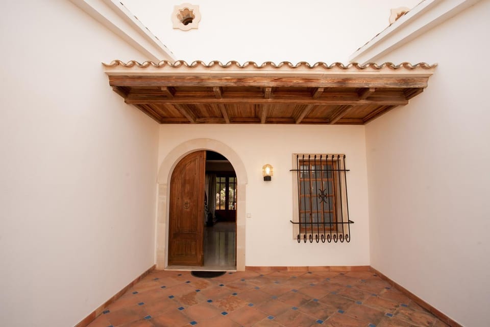 Property building, Facade/entrance