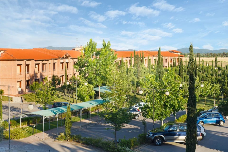 Facade/entrance, View (from property/room)