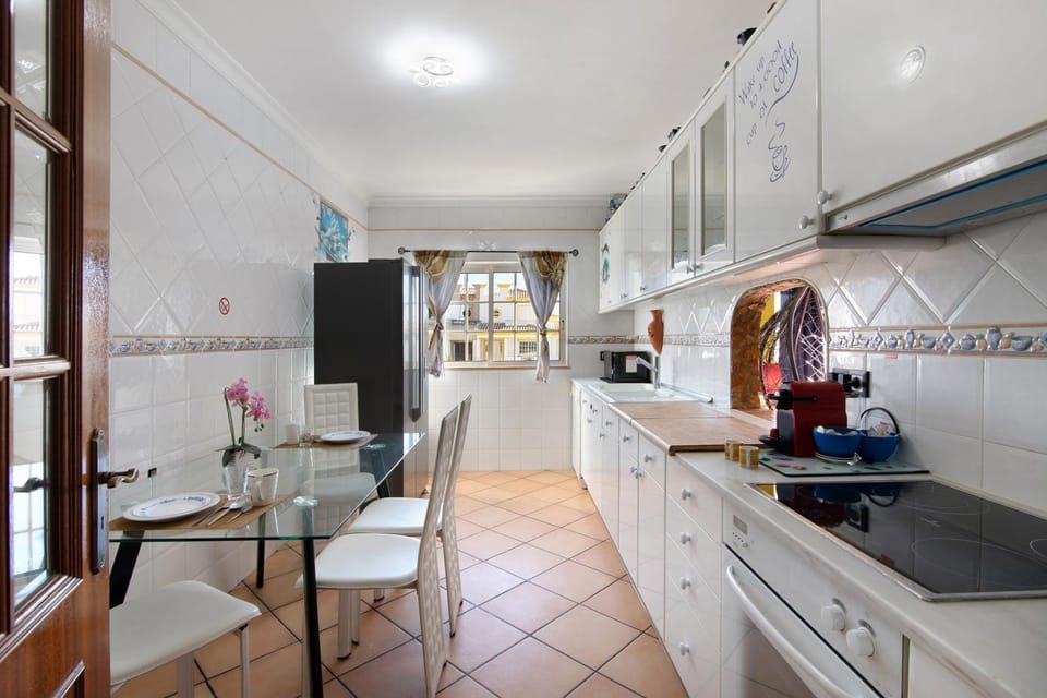 Property building, Kitchen or kitchenette, Living room