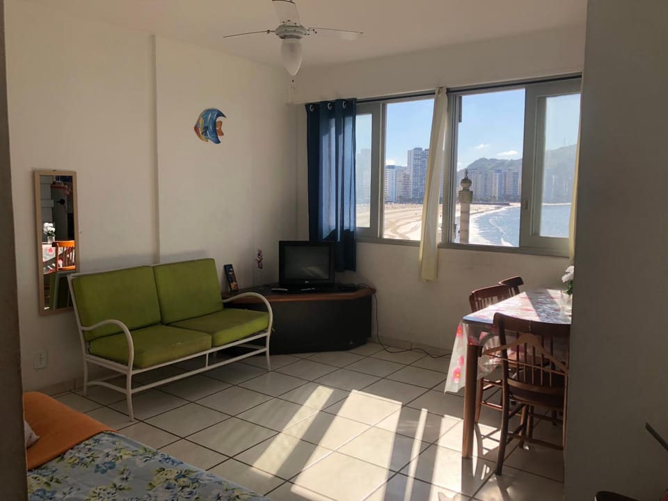 APARTAMENTO FRENTE A PRAIA SAO VICENTE Apartment in Santos