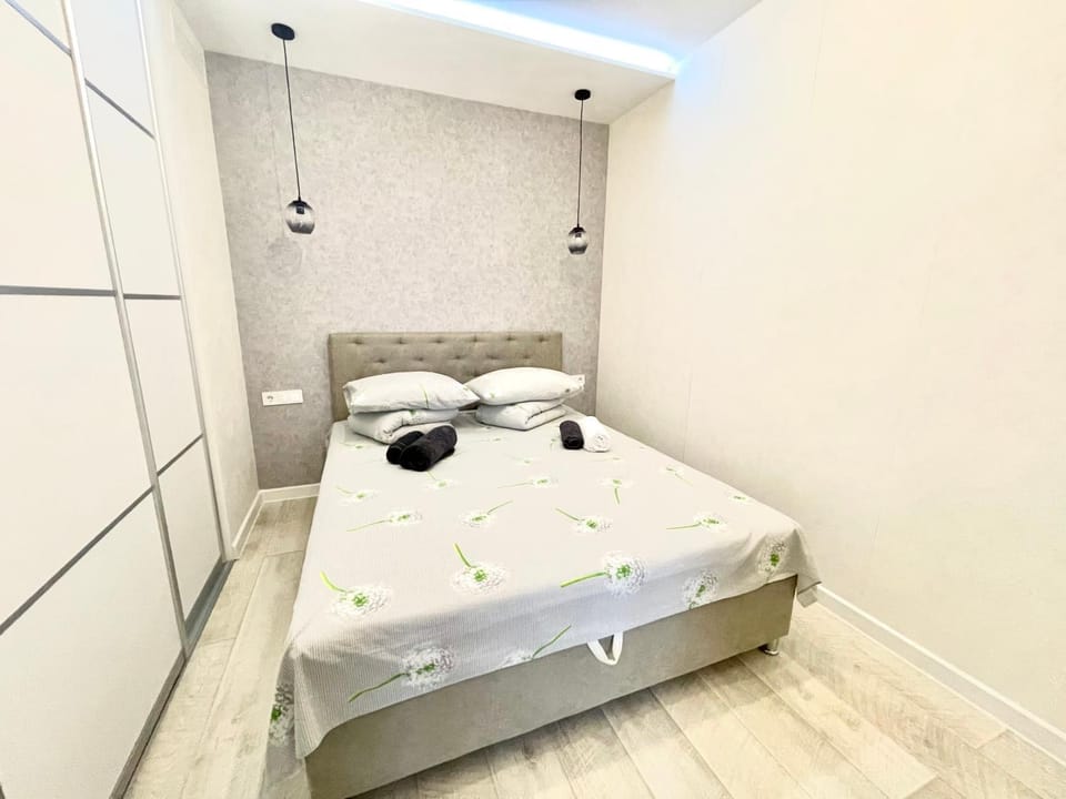 Сozy 704 Sunrise Apartments on the 22nd floor in the center Apartment in Odessa