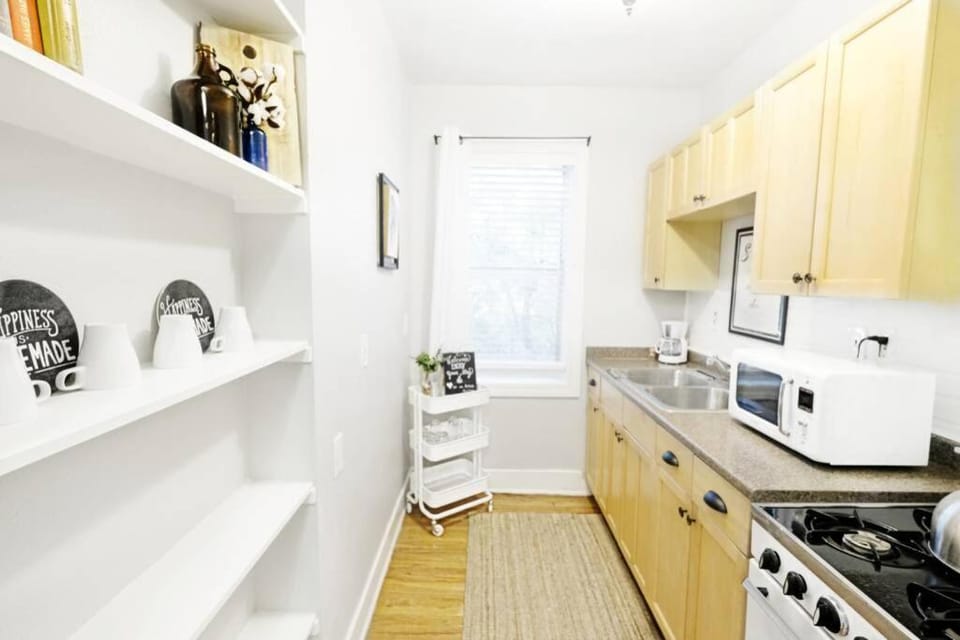 The Explorer's Hearth Lower-Greenville Ave Area Apartment in Dallas