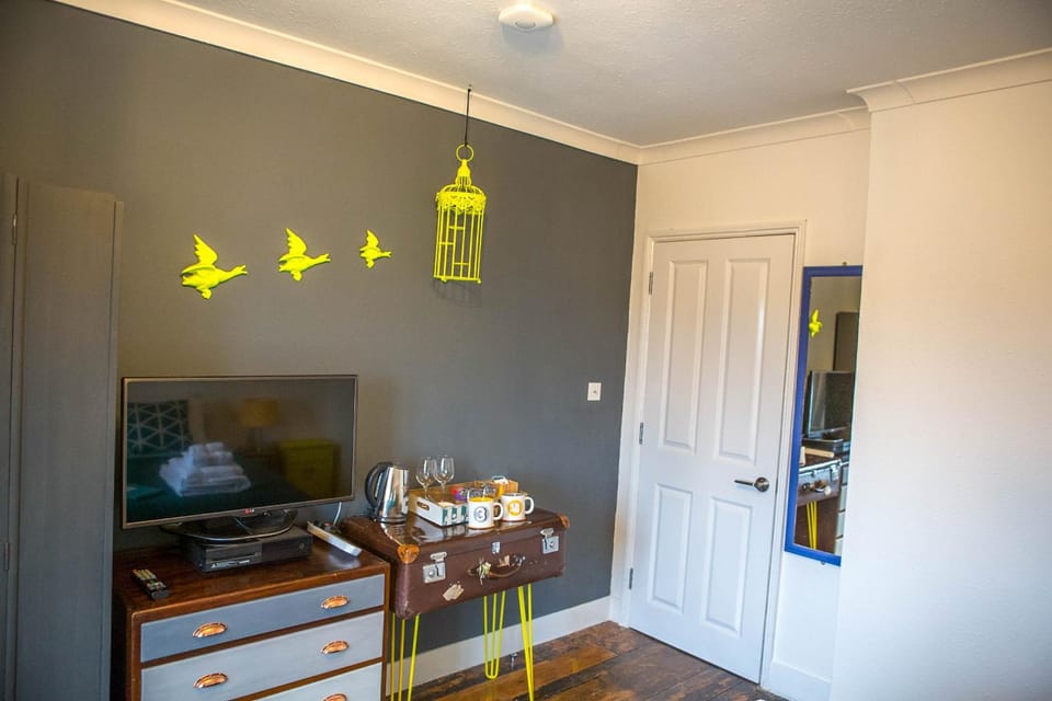 TV and multimedia, Food and drinks, Decorative detail, Drinks, storage
