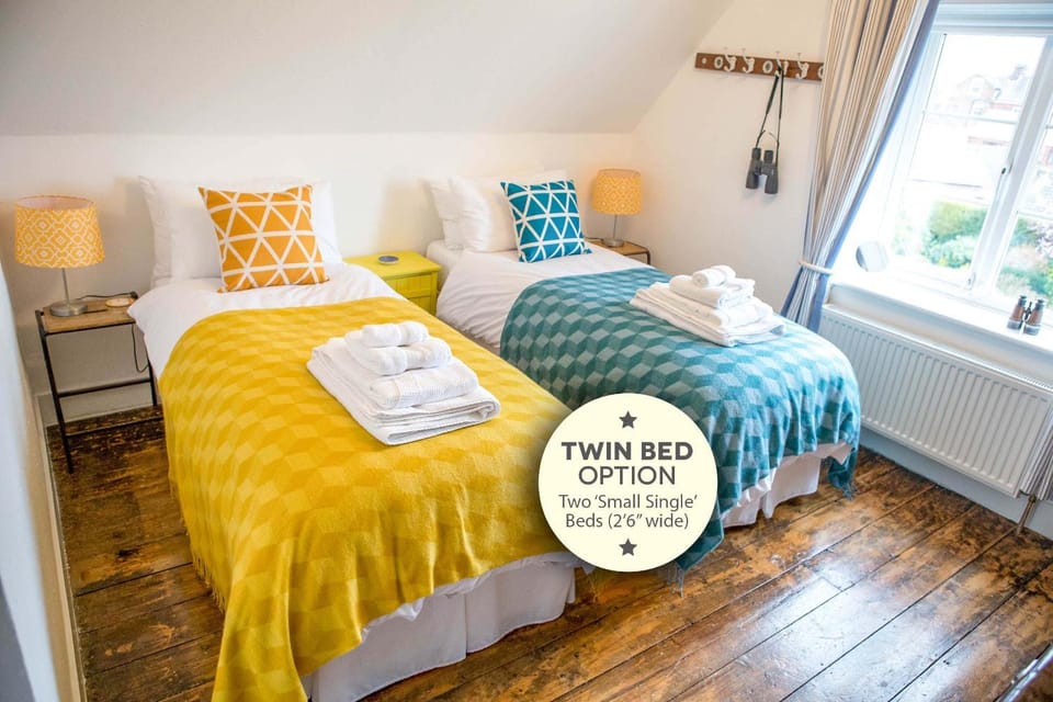 Bed, Photo of the whole room, towels