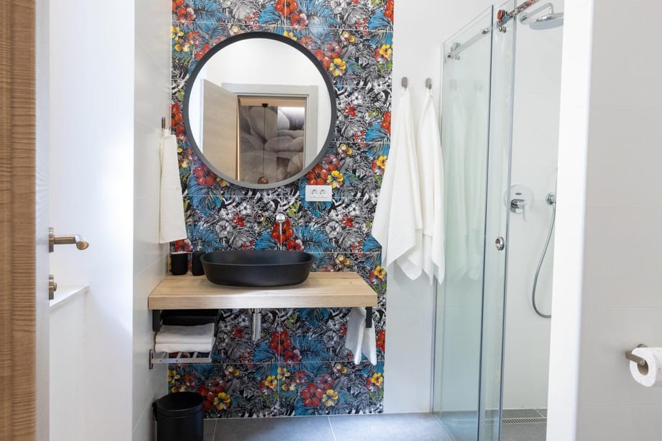 Bathroom, towels