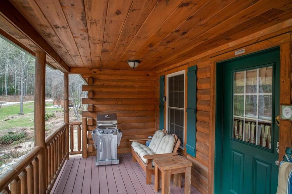 Eagles Nest · Eagles Nest, Creekside with firepit House in Tennessee
