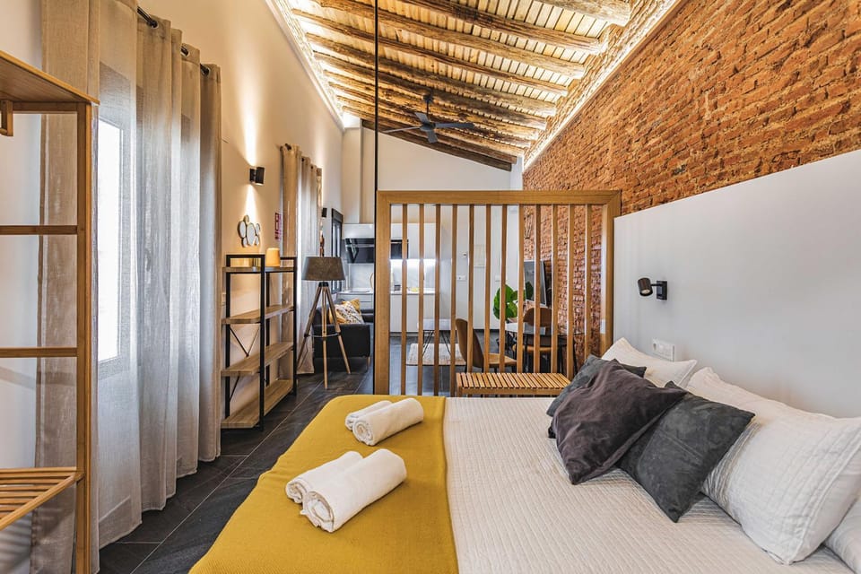 Bed, Living room, Photo of the whole room, Bedroom, Quiet street view