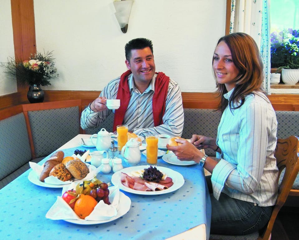 Food and drinks, Continental breakfast