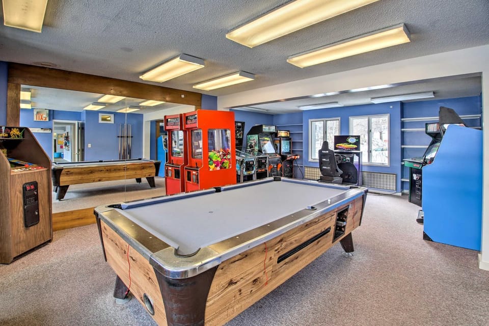Loon Mountain Condo w/ Pool & Game Room Access! House in Lincoln