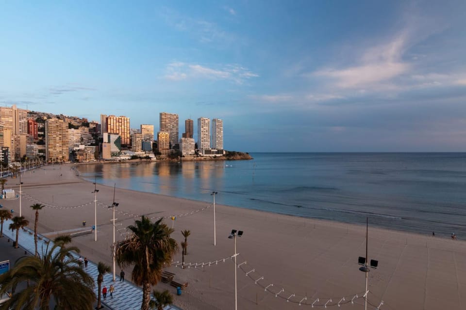 Luminoso Apartamento en Primera Línea de Playa Apartment in Benidorm