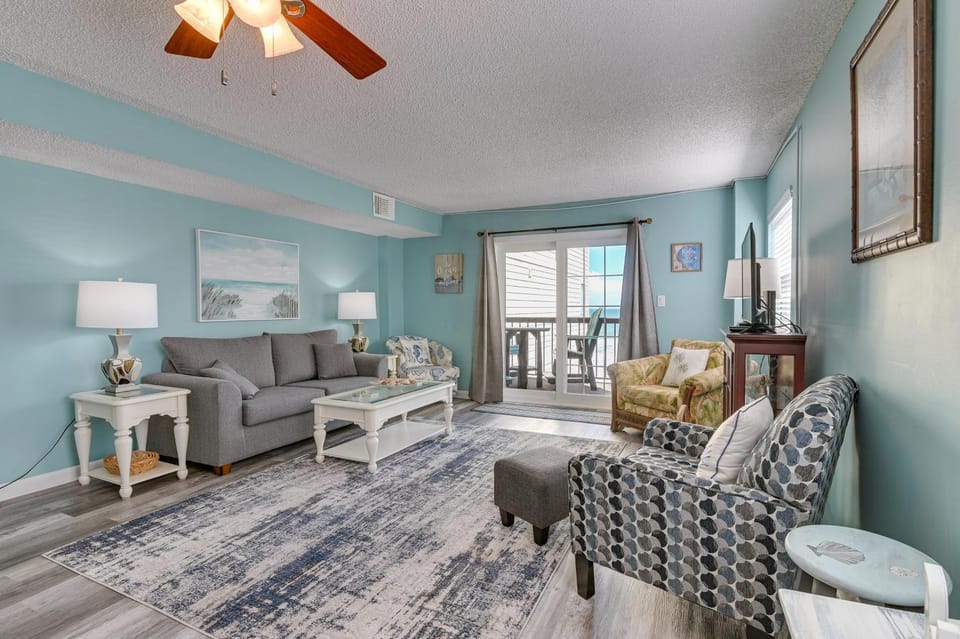 Beach Getaway w/ Pool Access + Patio w/ Ocean View House in Garden City
