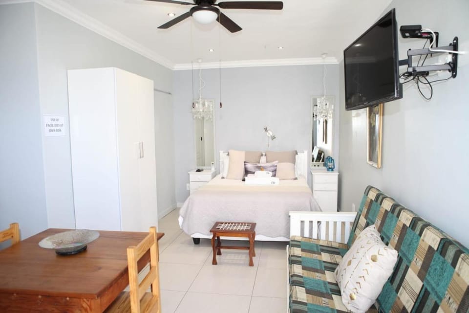 Seating area, Bedroom