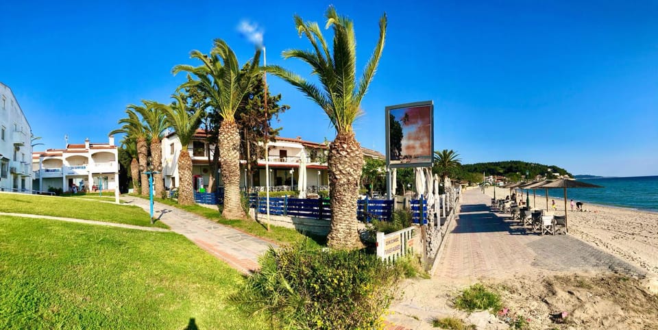 Property building, Beach, Location