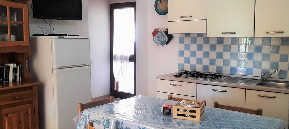 Kitchen or kitchenette, kitchen