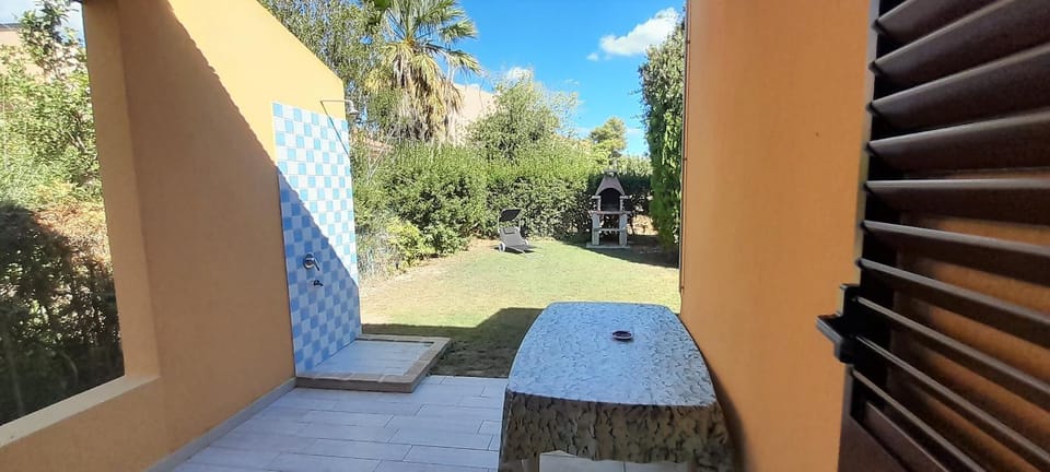 Shower, Property building, BBQ facilities, Garden, Garden view