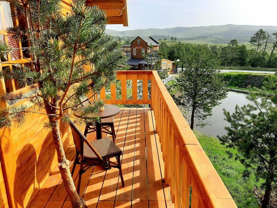 Balcony/Terrace, Lake view, Mountain view