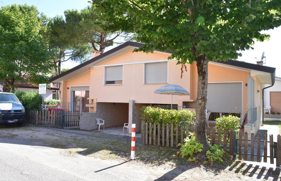 Property building, Facade/entrance, Neighbourhood, Garden, Street view, Parking