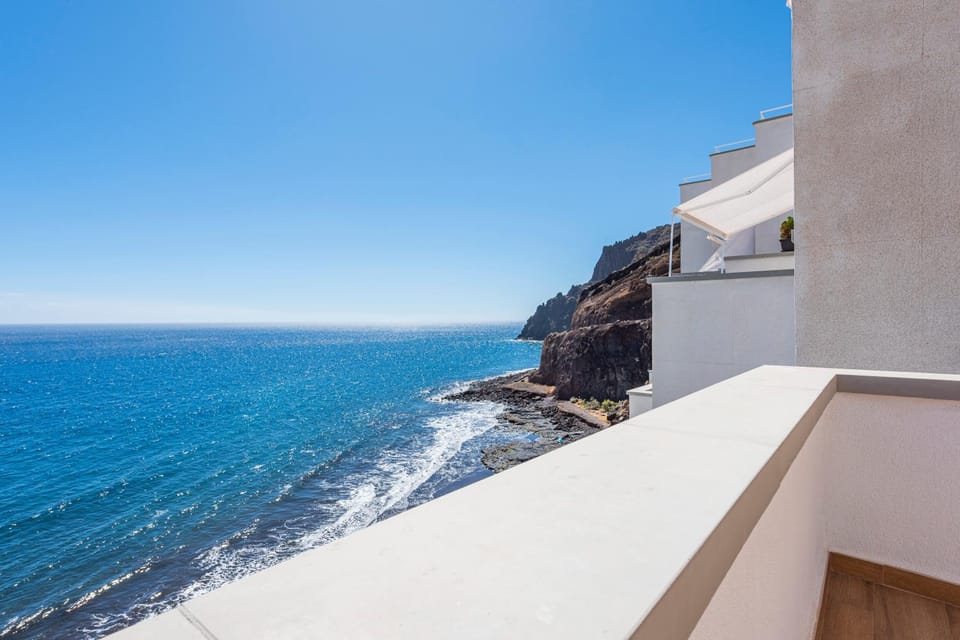 Property building, Balcony/Terrace, Sea view