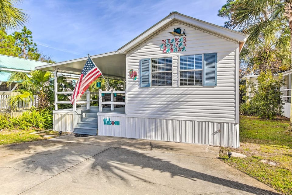 2.5 Blocks to Beach! ‘Miramar Tropical Cabana' House in Miramar Beach
