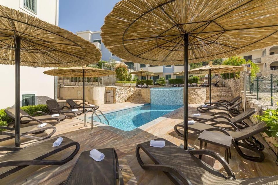 Swimming pool, Swimming pool