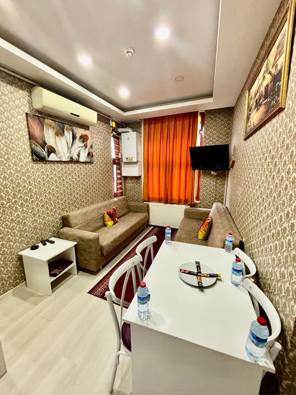 TV and multimedia, Seating area, Dining area