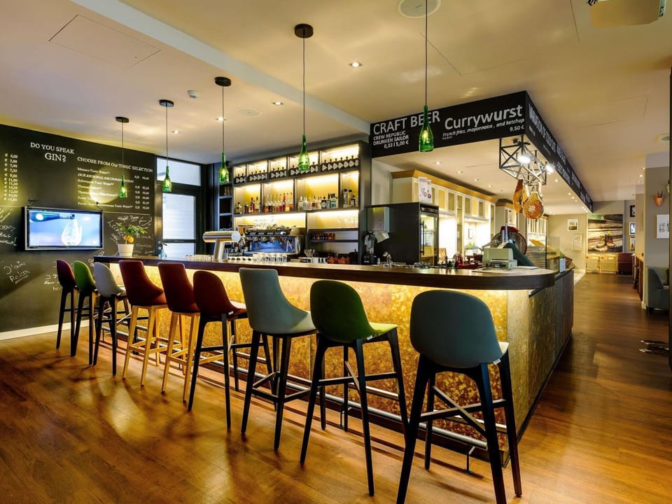 Property building, Restaurant/places to eat, Lounge or bar