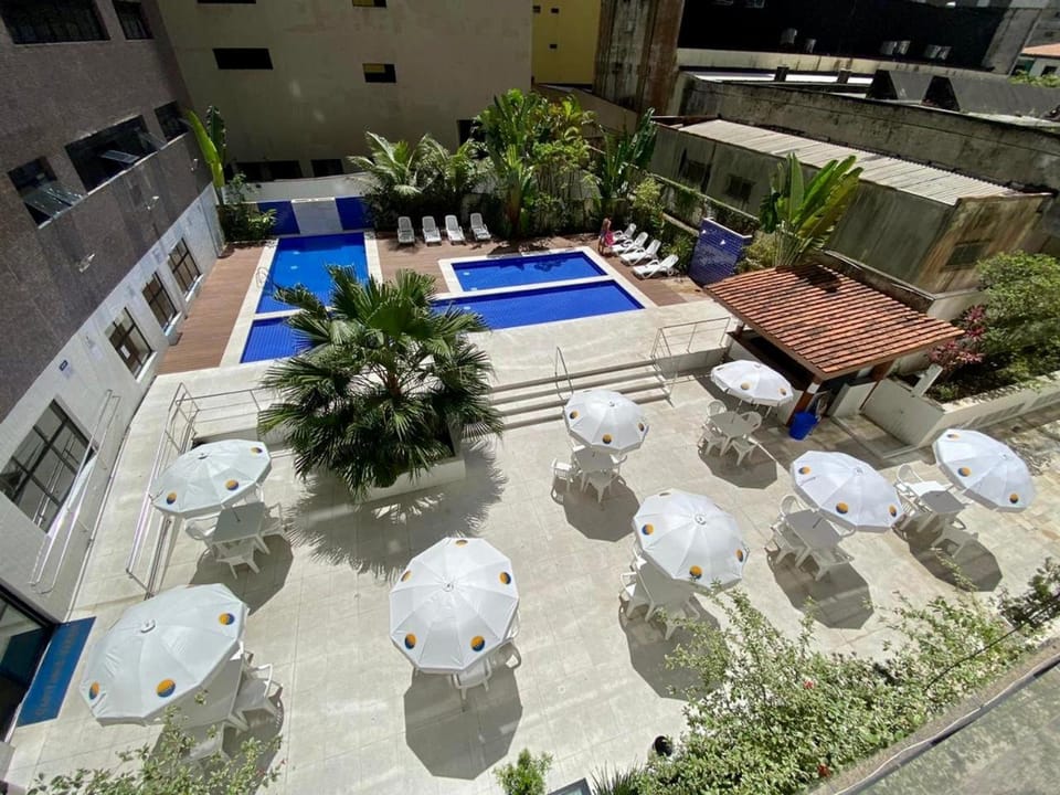 Apto com piscinas, sacada Gourmet, 2 gar, 50 mts da praia Apartment in State of São Paulo