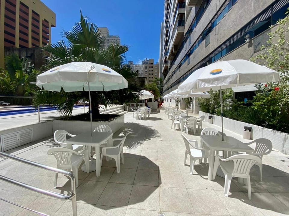 Apto com piscinas, sacada Gourmet, 2 gar, 50 mts da praia Apartment in State of São Paulo
