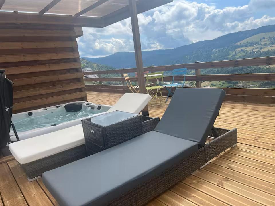 Patio, Natural landscape, Hot Tub, Balcony/Terrace, Mountain view