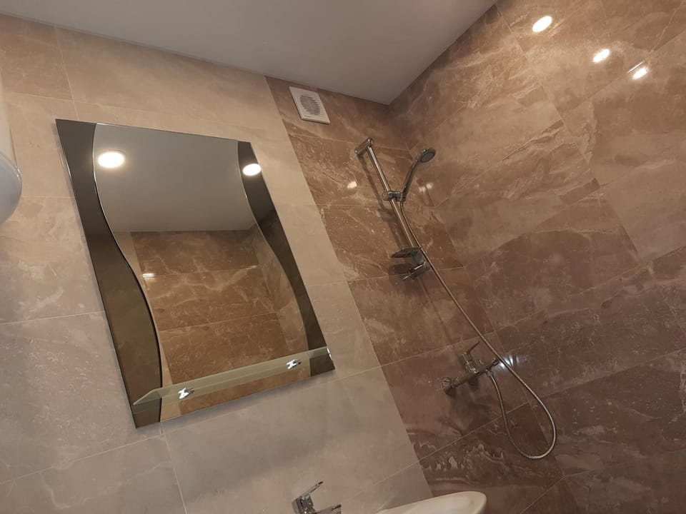 Lux Apartment Вокзал. Надежды Алексеенко 30 Apartment in Dnipro