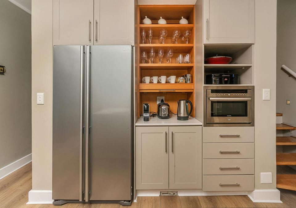 Coffee/tea facilities, Kitchen or kitchenette, minibar, pet friendly, stove