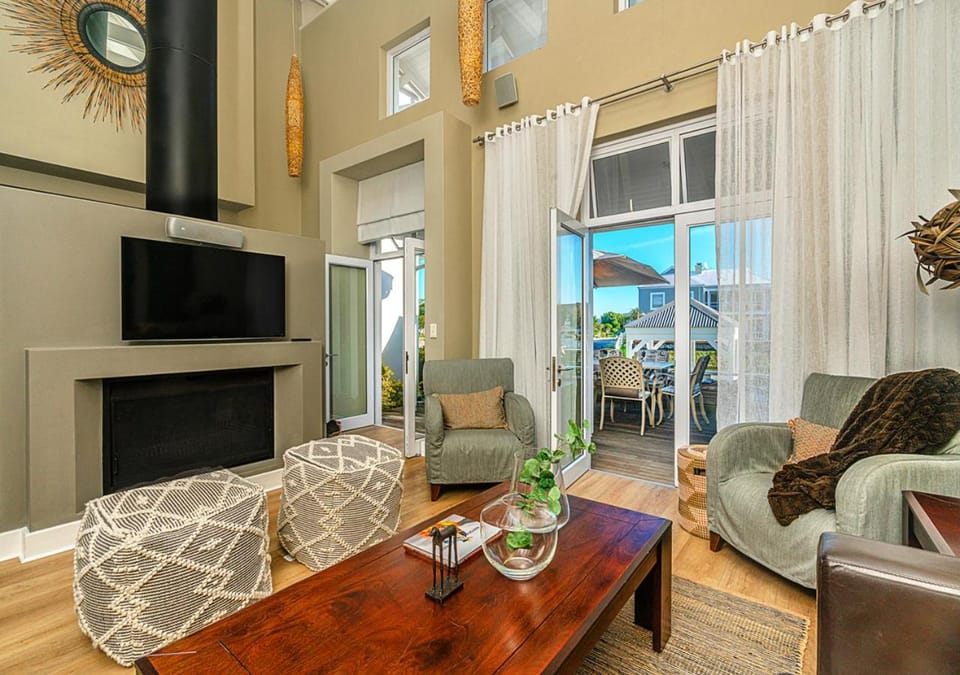 Communal lounge/ TV room, TV and multimedia, Living room, Seating area, Evening entertainment, flat iron