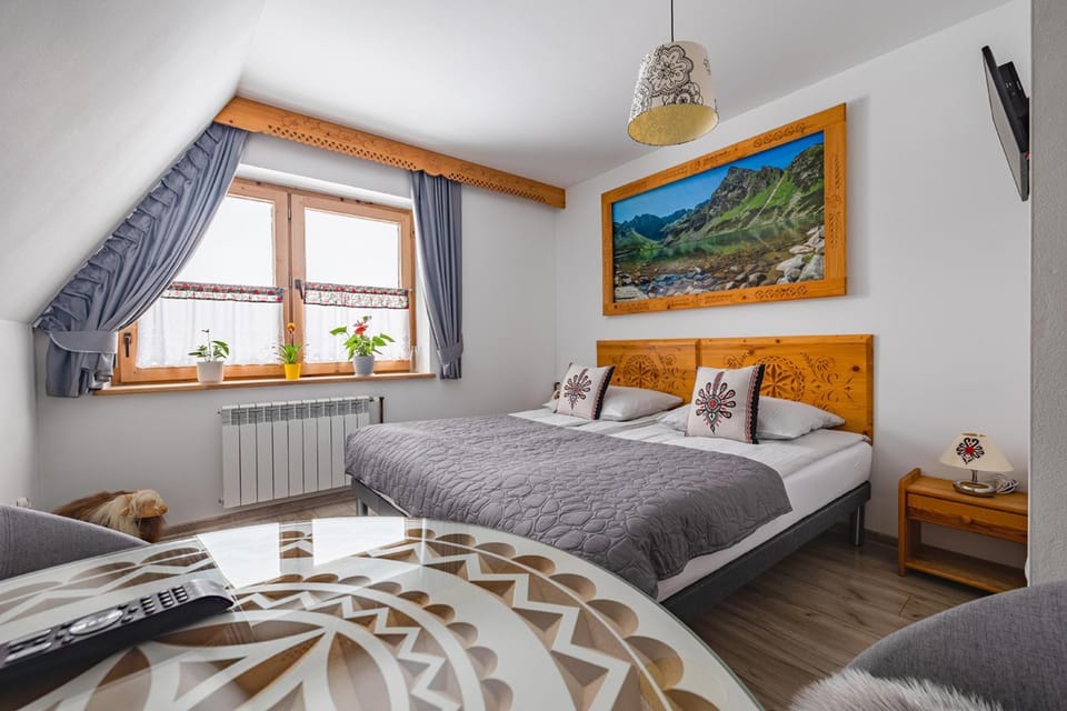 TV and multimedia, Photo of the whole room, Bedroom