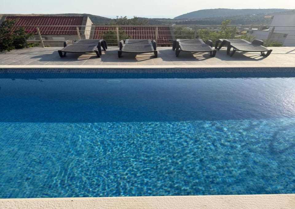Day, Mountain view, Pool view, Swimming pool, sunbed