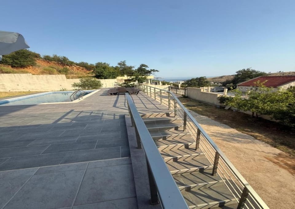 Day, Natural landscape, View (from property/room), Balcony/Terrace, Mountain view, Pool view, Swimming pool, sunbed