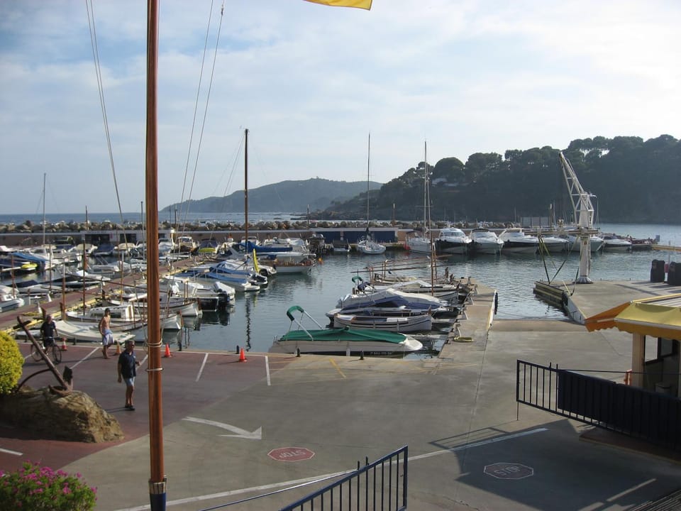 Nearby landmark, Restaurant/places to eat, Spring, Off site, Day, Neighbourhood, Natural landscape, Summer, Fishing, Golfcourse, Horse-riding, Minigolf, Snorkeling, Squash, Beach, Tennis court, Windsurfing, Canoeing, Hiking, Cycling, Diving, Autumn