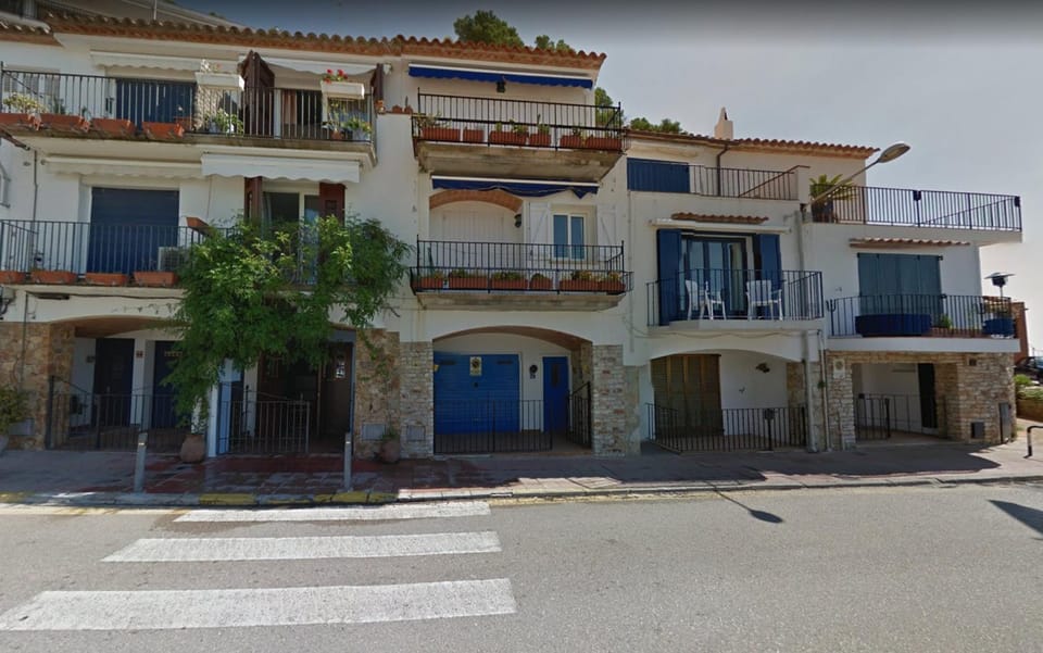 Property building, Restaurant/places to eat, Facade/entrance, Spring, Off site, Day, Neighbourhood, Natural landscape, Summer, Fishing, Golfcourse, Horse-riding, Minigolf, Snorkeling, Squash, Beach, Tennis court, Windsurfing, Canoeing, Hiking, Cycling, Diving, Autumn