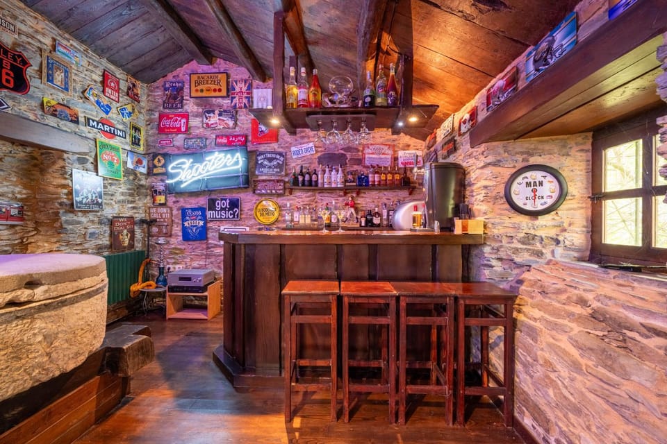 Nightclub / DJ, Lounge or bar, Drinks