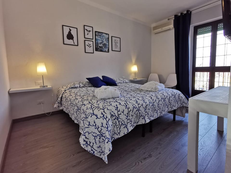 Bed, Photo of the whole room